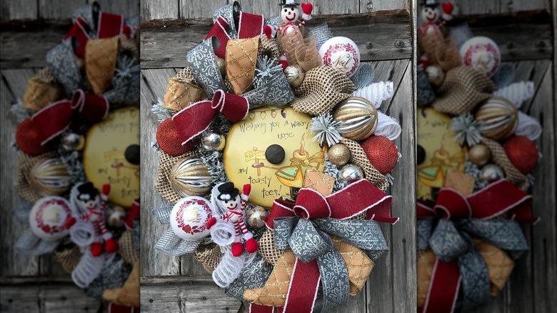 Christmas wreath made from a pot lid and ornaments.