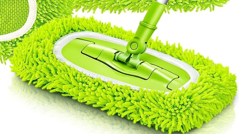 An up-close look at Unoutur microfiber mop head.