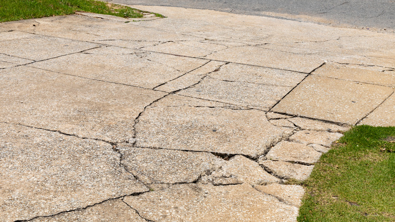 Concrete driveway crumbling without edging