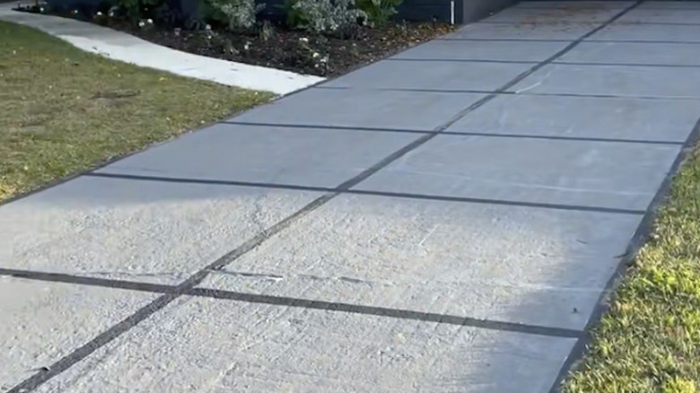 A budget-friendly faux paver driveway idea