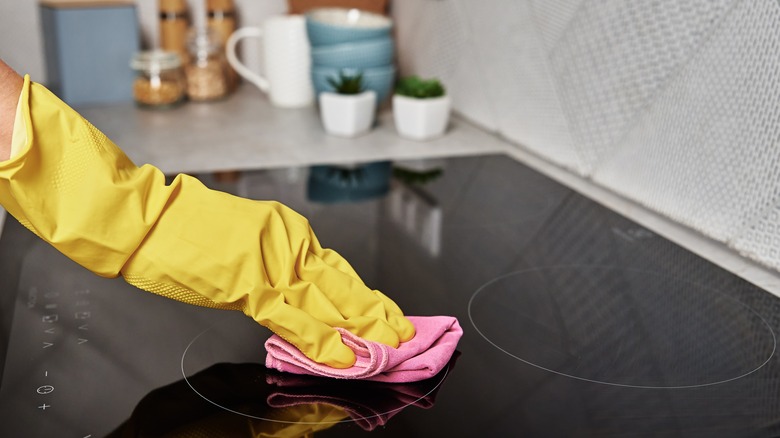 Cleaning electric stovetop