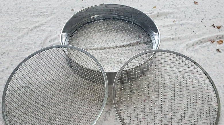 metal mesh sifters three sizes