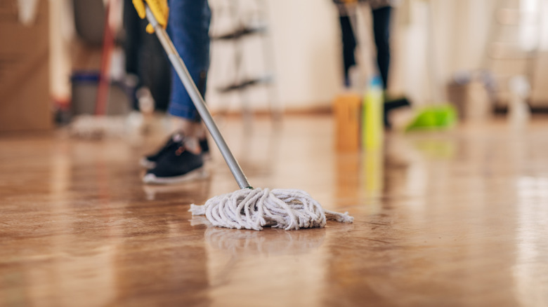 Mopping laminate flooring