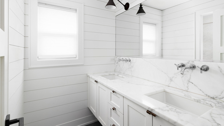 Shiplap walls in a bathroom