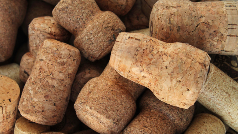 A pile of wine corks