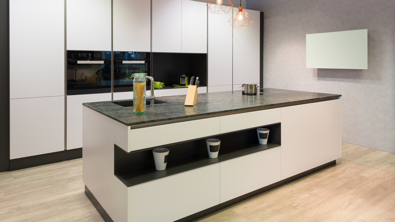 A kitchen decorated with all flat-front cabinets