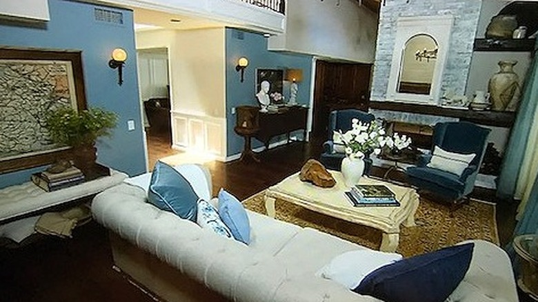 Classic modern living room