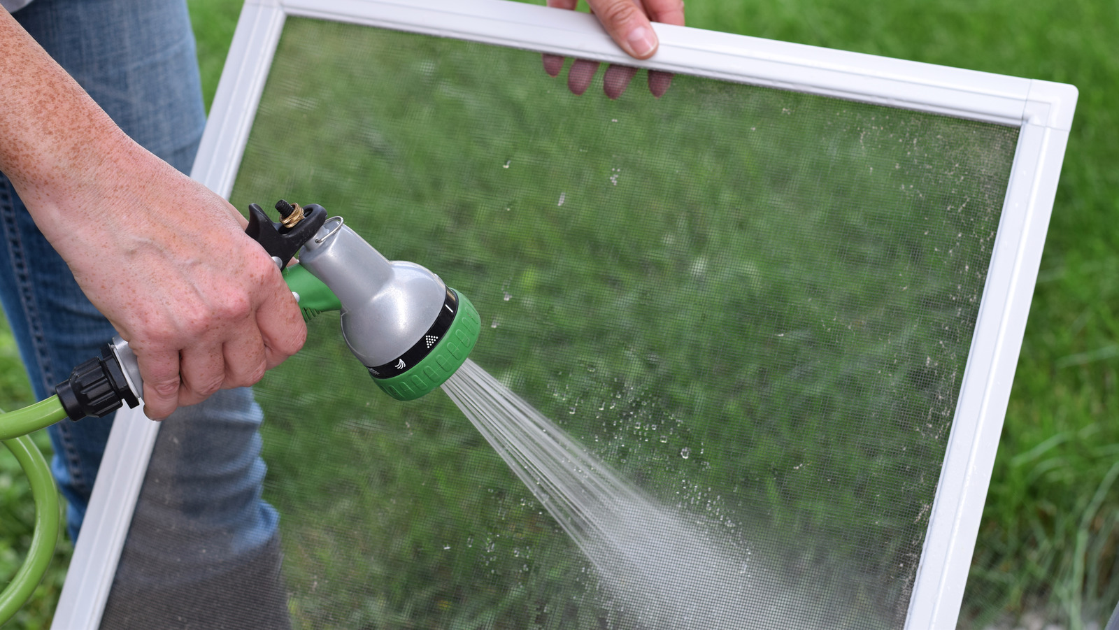 How To Clean Your Window Screens With WD40