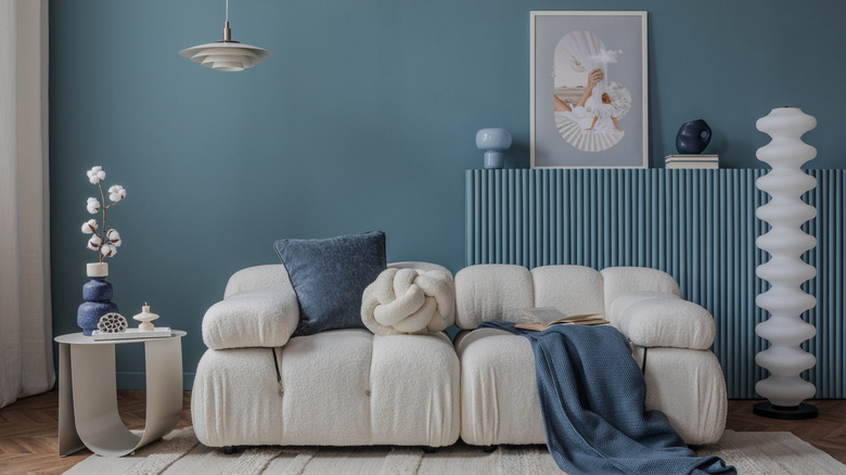 A blue accent wall behind a couch