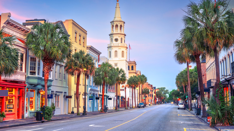 An image of a street in downtown Charleston, South Carolina