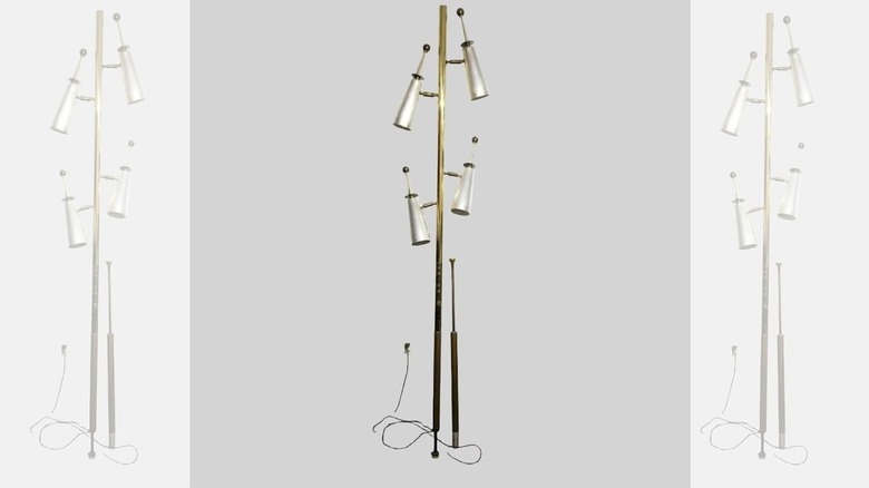 Tension pole lamp