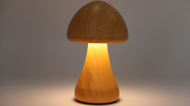 Mushroom lamp