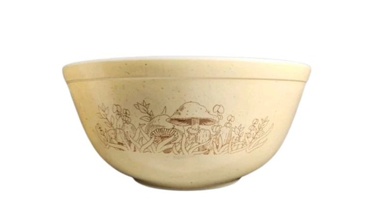 Pyrex Forest Fancies Mushroom bowl