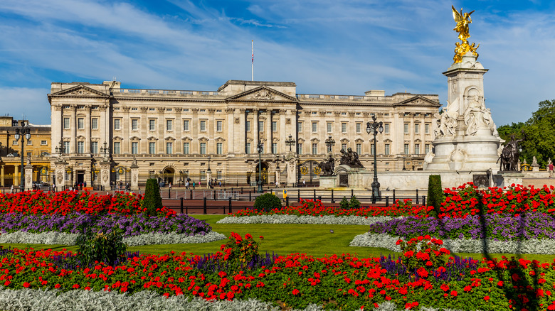 Buckingham Palace in the sunshine