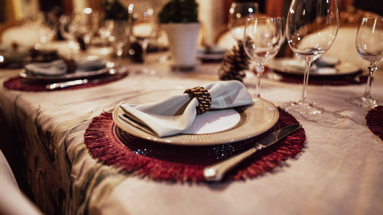 tablescape featuring a cloth napkin