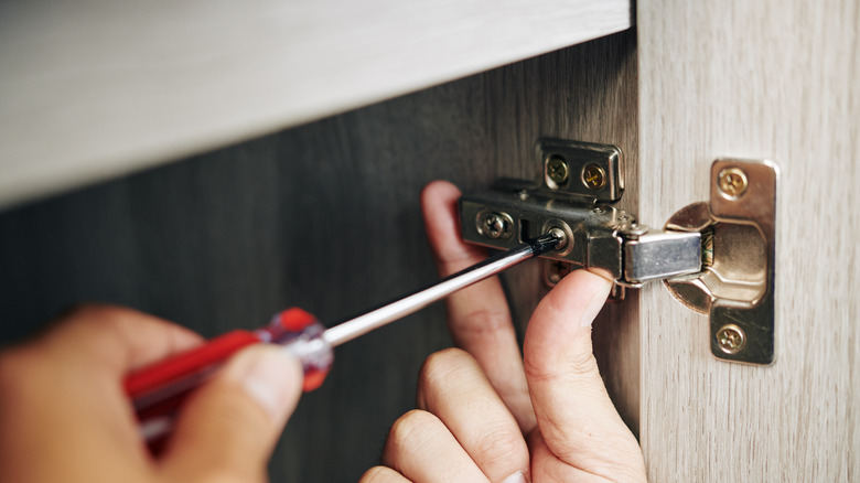 kitchen cabinet hinges