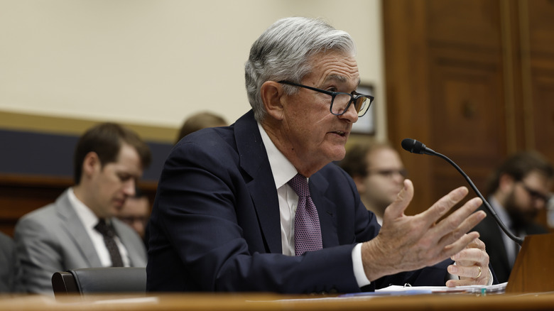 Jerome Powell speaking to Congress