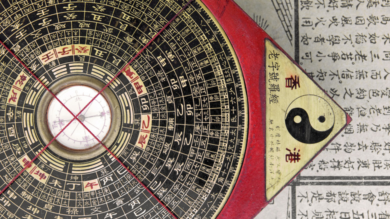 Chinese compass or luopan