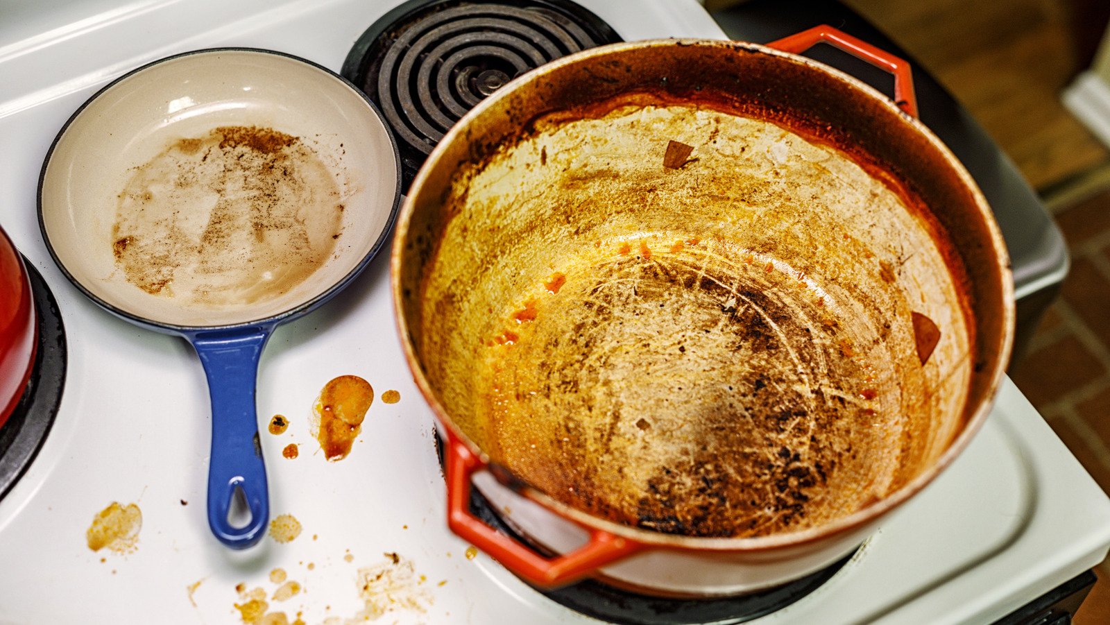 Fight Stubborn Stains On Enameled Cast Iron With This Popular Pantry