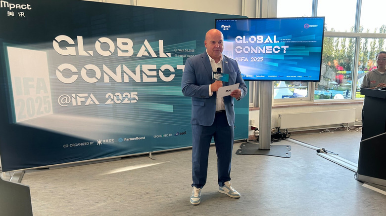 Leif Lindner speaking at Global Connect @ IFA 2025 in Berlin