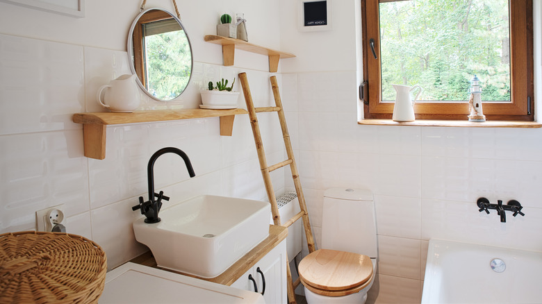 Tiny bathroom with wooden decor