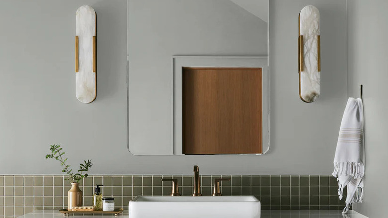 Bathroom with walls painted Wedding Band by Magnolia