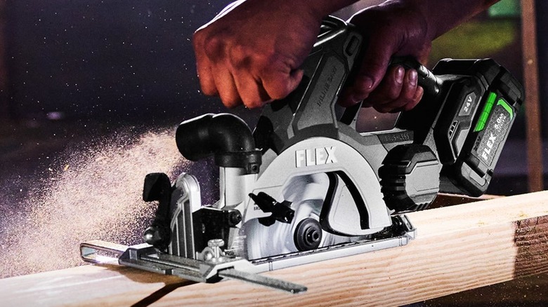 Man using Flex 24V 6-1/2-In In-Line Circular Saw to cut wood