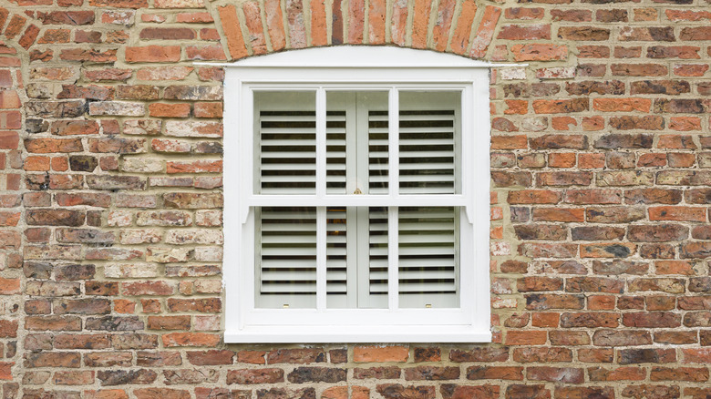 outside view of window with sash-style