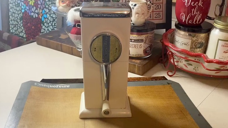 Rival 1950s Ice O Mat on a gold placemat