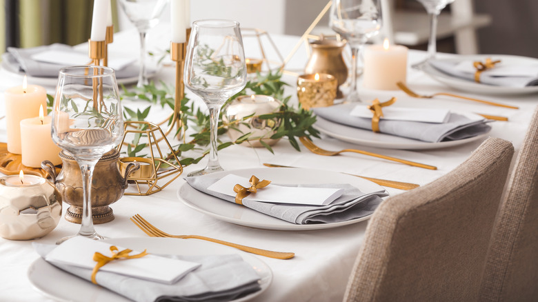 gold and white tablescape