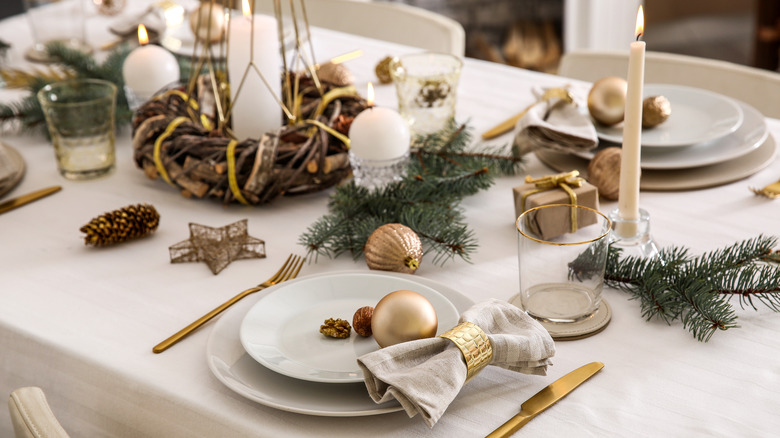 gold themed holiday table