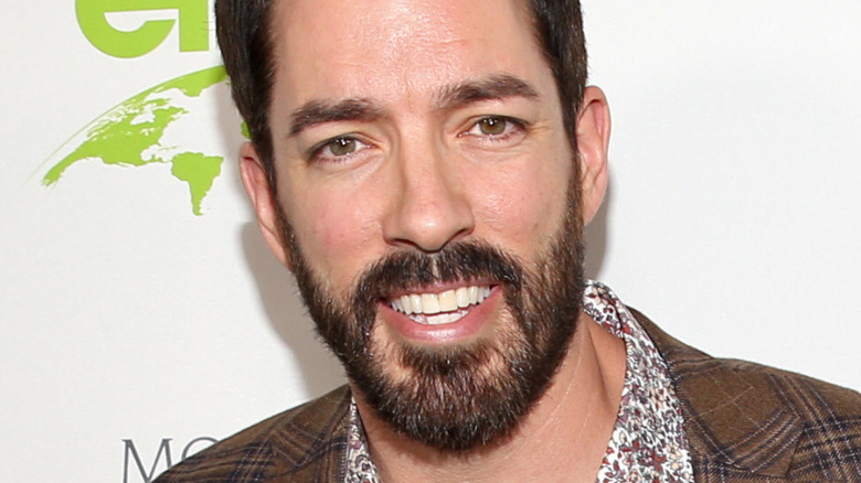 Drew Scott smiling