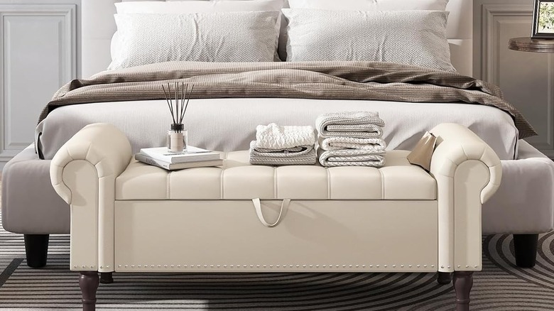 Settee storage bench at the end of a bed