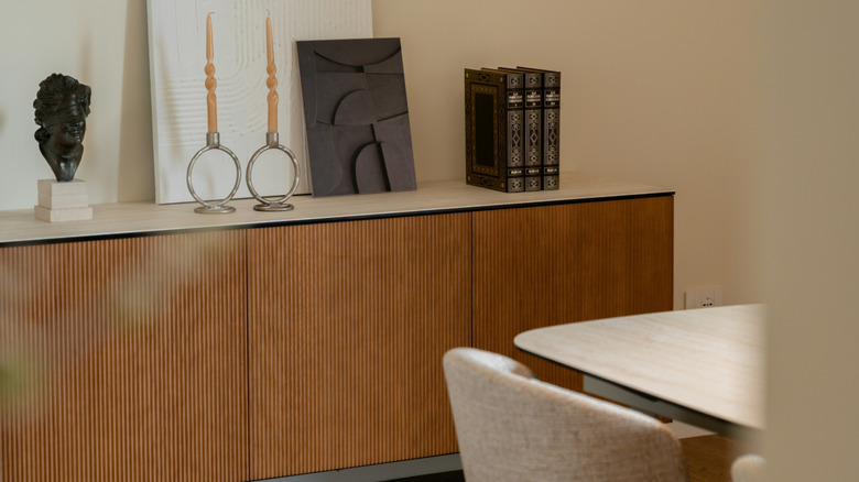 Ribbed credenza holding decorative items