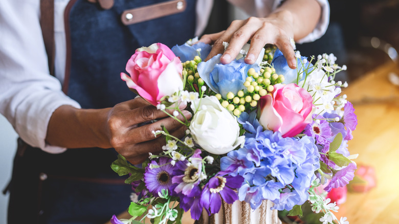 Arranging fake flowers