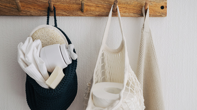 Hanging bathroom sundries