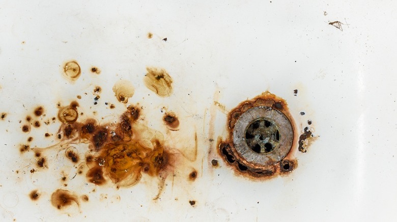 Rusted sink