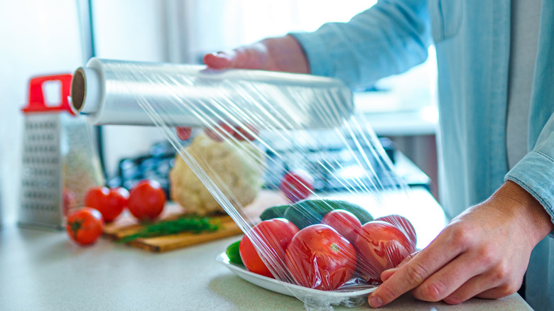 wrapping tomatoes in plastic wrap