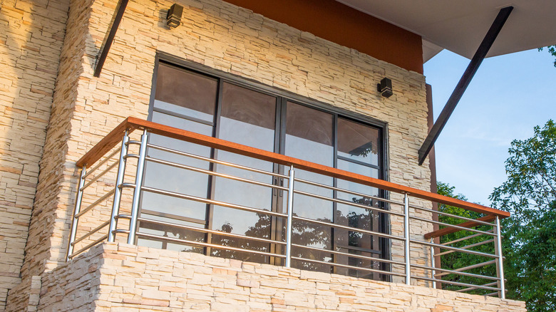 deck with metal railings
