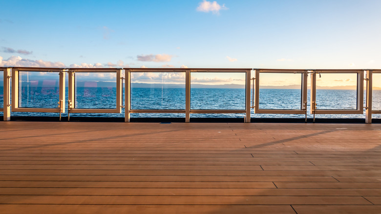 glass panel deck railing