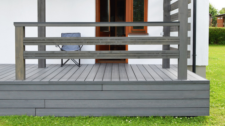 grey wood deck railing