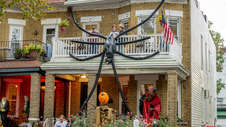 Giant spider outdoor decor
