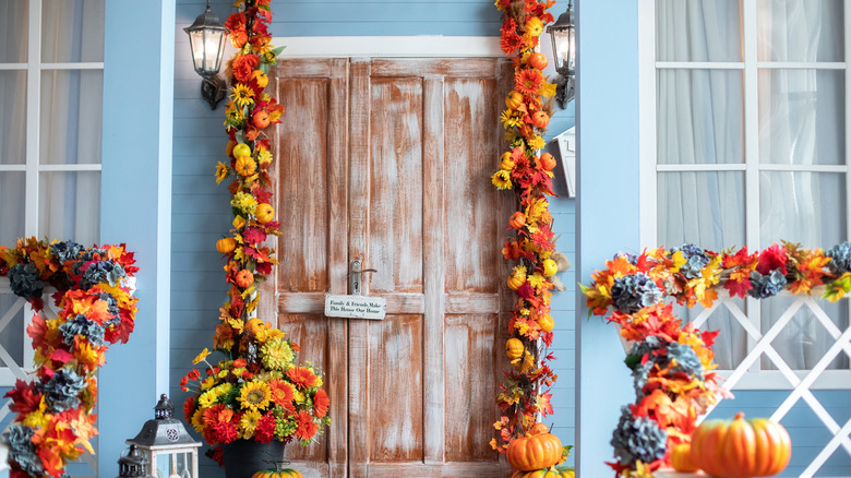 Floral pumpkin garland