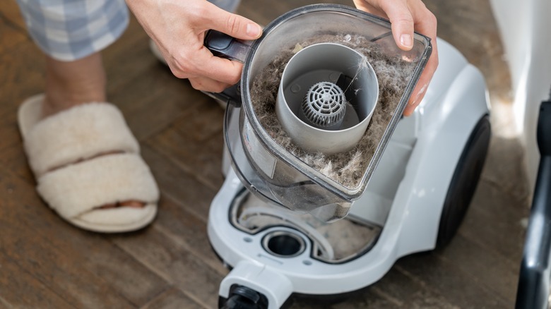 Dusty vacuum being emptied