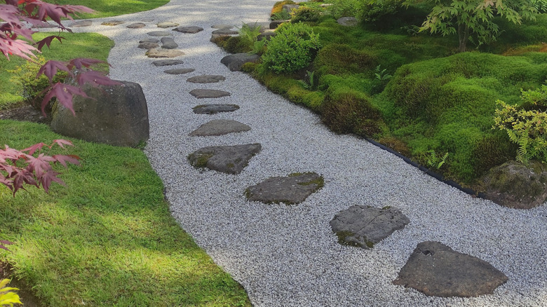 Garden gravel with stones