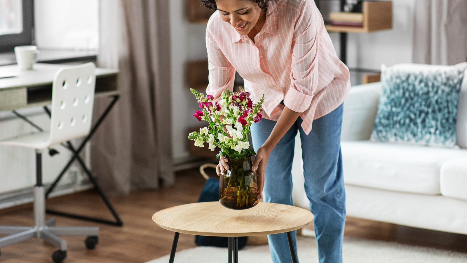 Give Your Flower Vase A Much Needed Clean With This Simple Hack