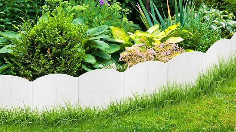 Amurs garden edging fence available from Amazon