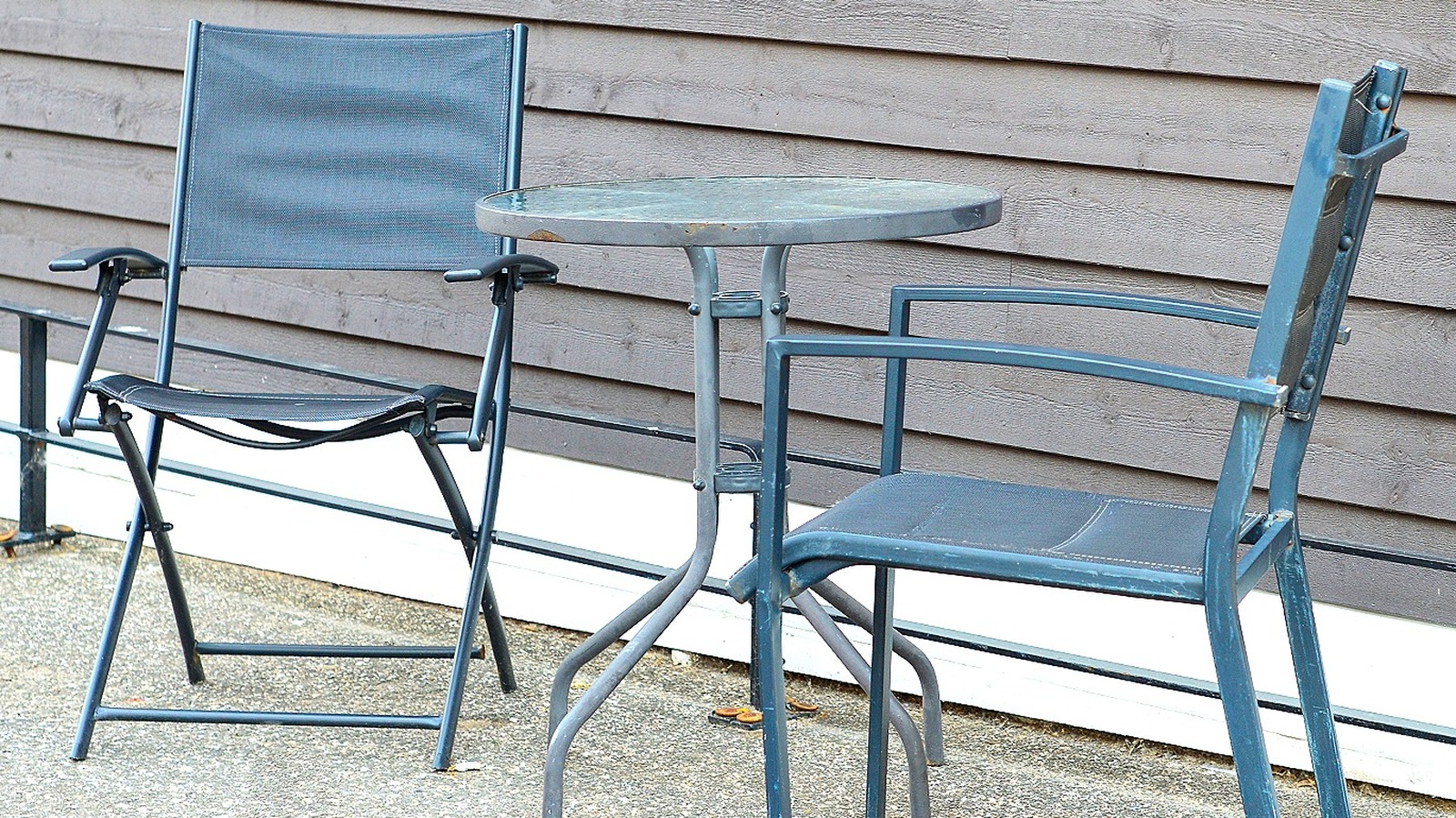 Give Your Old Patio Table A Chic Refresh With This BudgetFriendly Hack