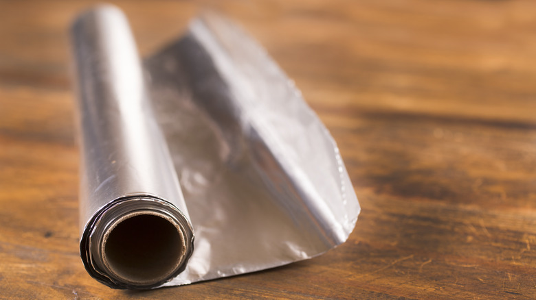 roll of aluminum foil