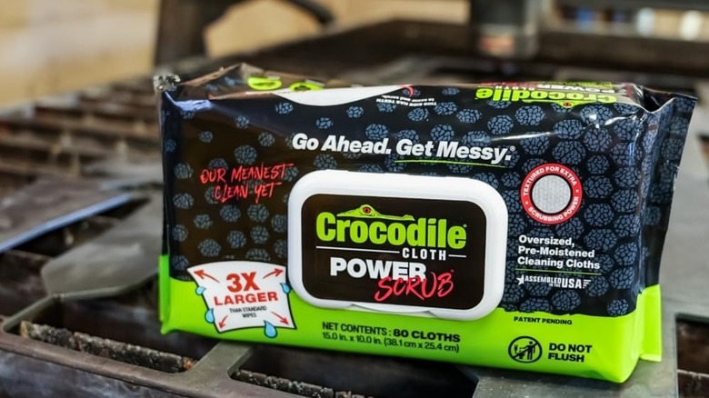 Crocodile Cloth PowerSCRUB Cleaning Wipes package